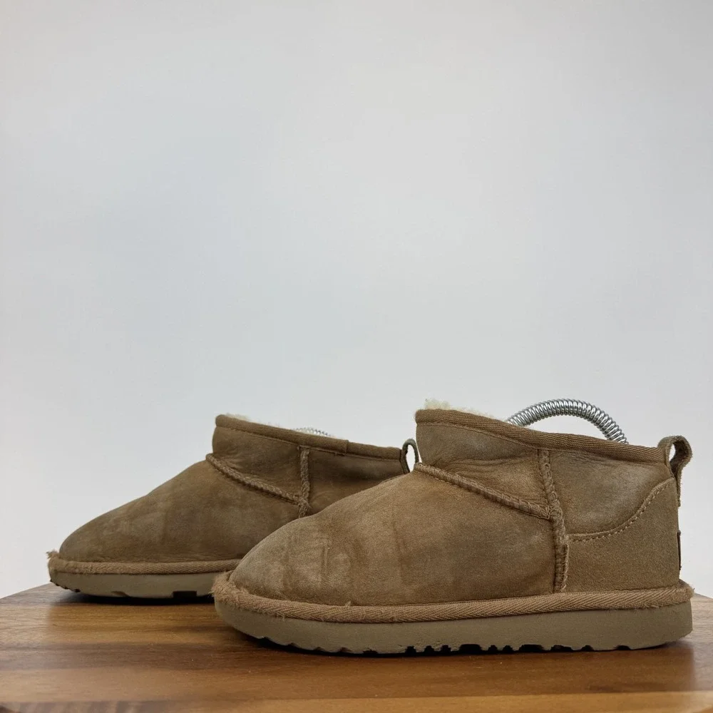 Big Kids Ugg Classic‎ Ultra Mini Tan Shearling Lined Comfort Boots Size 2 Y GUC